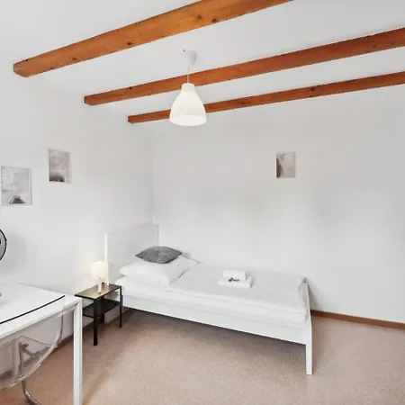 Travel&Work Apartment l 5 Schlafzimmer l Smart TV l Parkplatz l Küche Kaiserslautern Exterior foto
